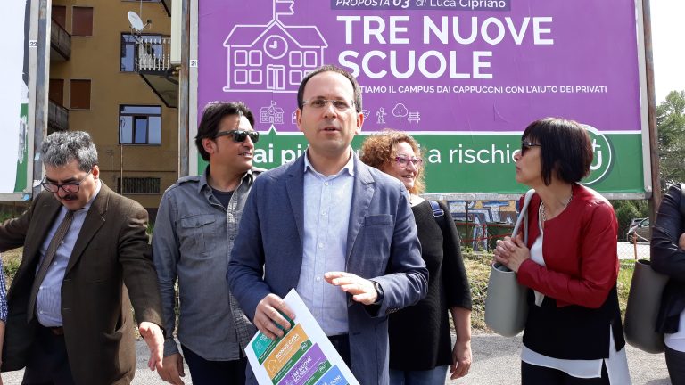 Cipriano: “Sfiducia? Colpa di Ciampi e M5S”. E lo sfida in tv. Il sindaco: “Parlo con i cittadini, non con lui”