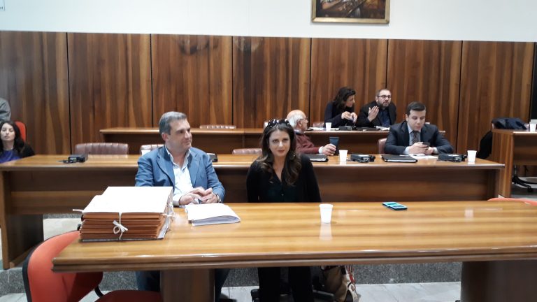 Teatro, l’opposizione: “Chiuso per vostra incapacità”. La maggioranza: “Abbiamo fatto chiarezza nei conti”