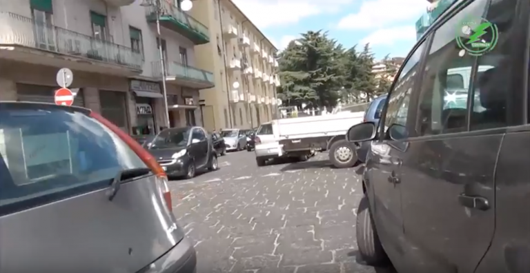 VIDEO/ Ci Vuole Costanza – Traffico bloccato ogni giorno a Piazza Garibaldi