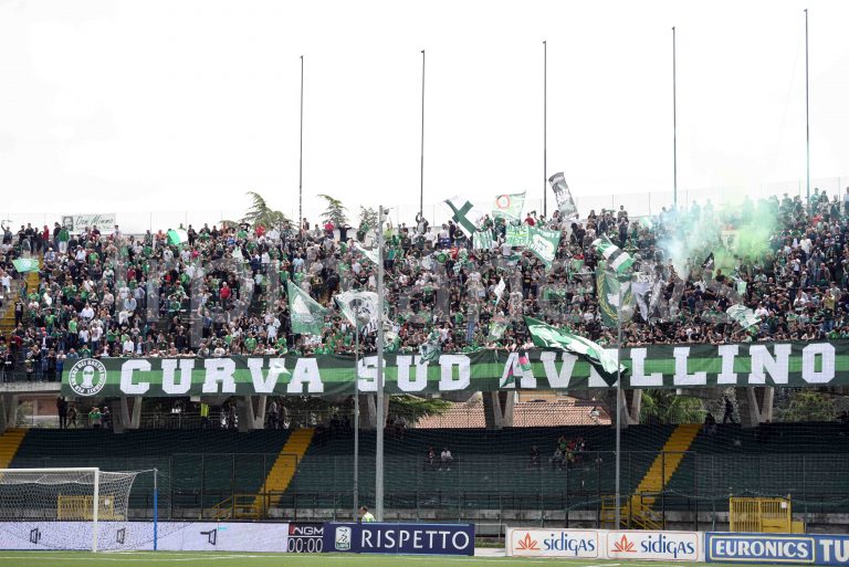L’appello della Curva Sud: “Allo stadio con sciarpa e bandiera”