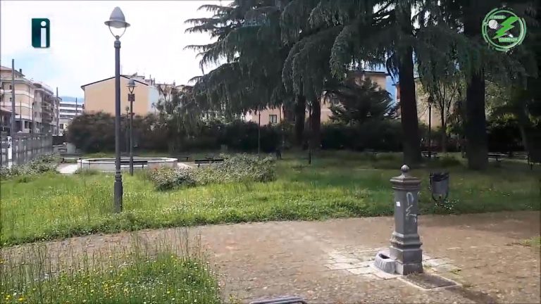 VIDEO/ Ci vuole Costanza, la villa comunale di via Colombo nel totale degrado