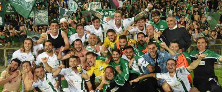 Avellino, l’incubo è finito: a Terni è festa salvezza