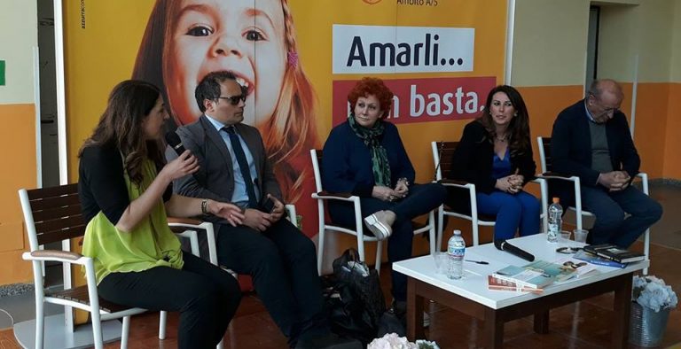 VIDEO/ Maria Rita Parsi: “Basta parlare solo di bullismo, la scuola ha bisogno di risorse”