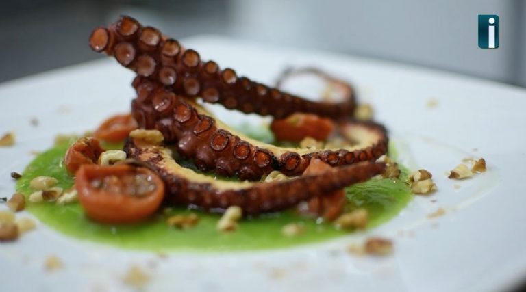 VIDEO/ “Vizi & Sfizi”, il polpo verace croccante di Astoria Ristorante