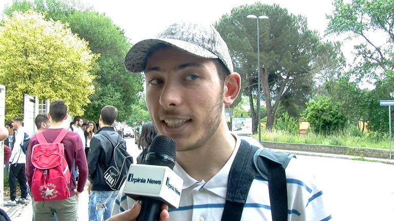 VIDEO/ Allarme bullismo, professori e alunni a confronto nel sondaggio di Irpinianews