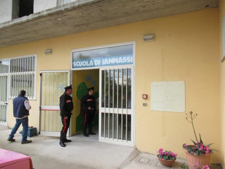 Quattro giovani in manette per furto aggravato: sorpresi all’interno di un Istituto scolastico