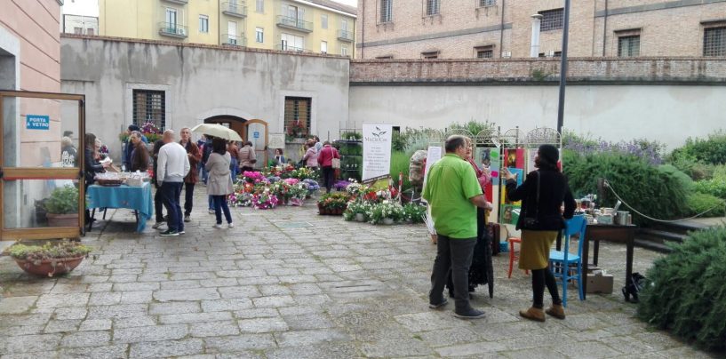 Il giardino dell’ex Carcere Borbonico si trasforma in un market di artigianato e design