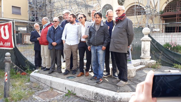 Centro storico, l’appello dei commercianti: “Liberate piazza Amendola”