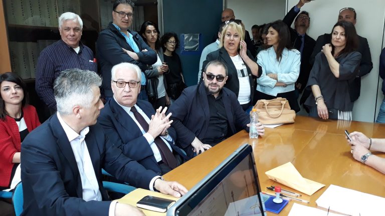 Scrutatori, Foti: “O sorteggio o la commissione salta”. La querelle si sposta in Prefettura