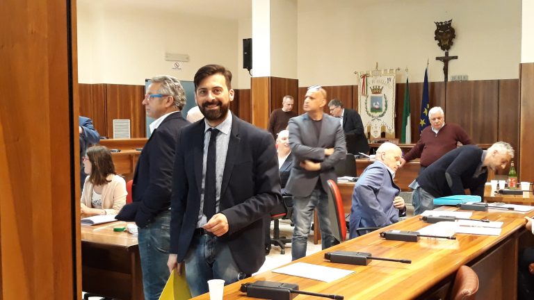 Manifesti 6×3, Di Guglielmo: “Pd vicino a La Verde. Mai la democrazia alla gogna”