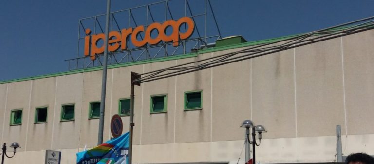 Ex Ipercoop, riprende la lotta. Dello Russo (Uil): “Gli addetti alle pulizie non possono essere scaricati”