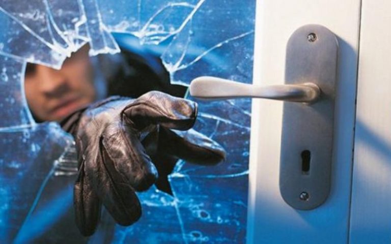 Avella, tentativo di furto al bar