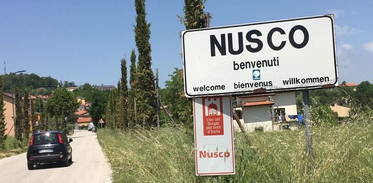 Nusco, Poste infestate da roditori. Il sindaco vuole incatenarsi all’ingresso, la minoranza: “Sceneggiata a favor di telecamere”