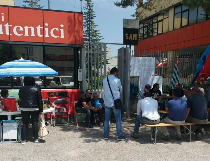 La vertenza Sam si trasferisce in Prefettura: 30 lavoratori in bilico