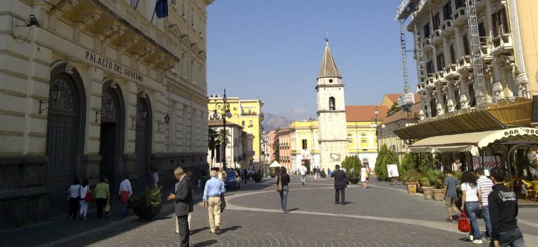 Benevento, gazebo abusivi al centro storico: fioccano i sequestri