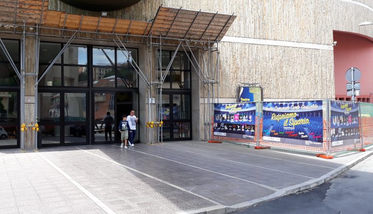Teatro: si rialza il sipario con Ranieri e Siani. Balsamo: “Stop ai biglietti gratis”