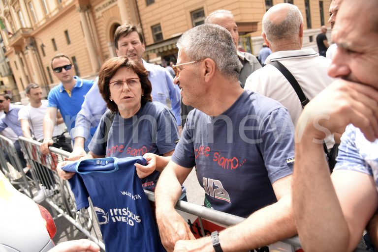 Industria Italiana Autobus: due ore di sciopero davanti alle telecamere della RAI
