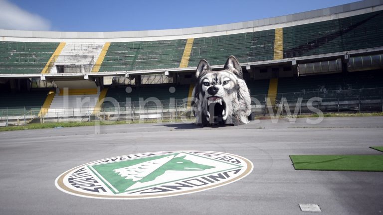 Stadio: lavori al settore dei “Biancoverdi Insuperabili”, il Comune migliora spalti e servizi igienici
