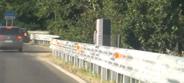 VIDEO/ Autovelox sulla variante, il comune lo sposta e spende altri 26.000 euro: pioggia di multe in arrivo