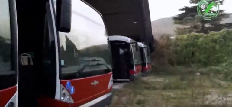 VIDEO/ Metropolitana leggera: il comune paga l’assicurazione ai bus che non funzionano