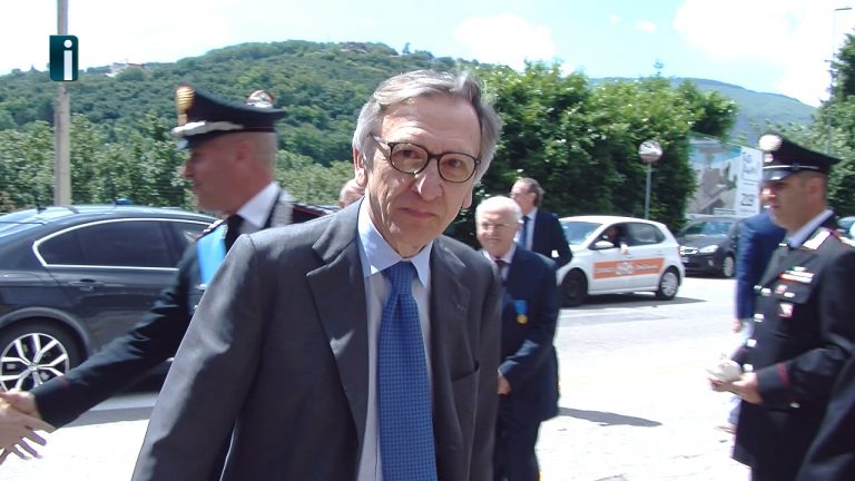 VIDEO/ Arresto latitante, il procuratore Cantelmo: “Irpinia terra di rifugio, ma la gente dov’era?”