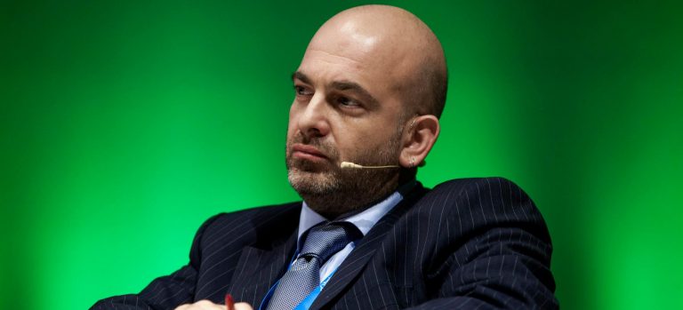 “Spese militari freno allo sviluppo”, no alla guerra nell’ultimo libro dell’irpino Caruso