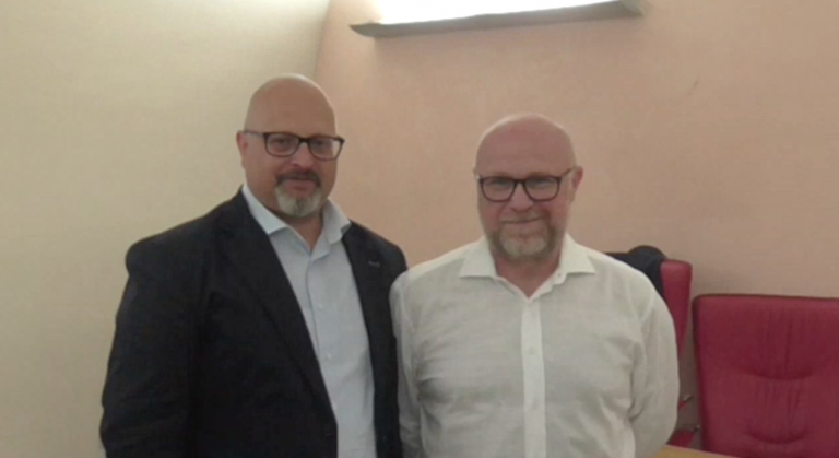 VIDEO/ Il sindaco 5 Stelle di Livorno in città: “De Mita? Ci sono tanti cantieri, faccia l’umarell”