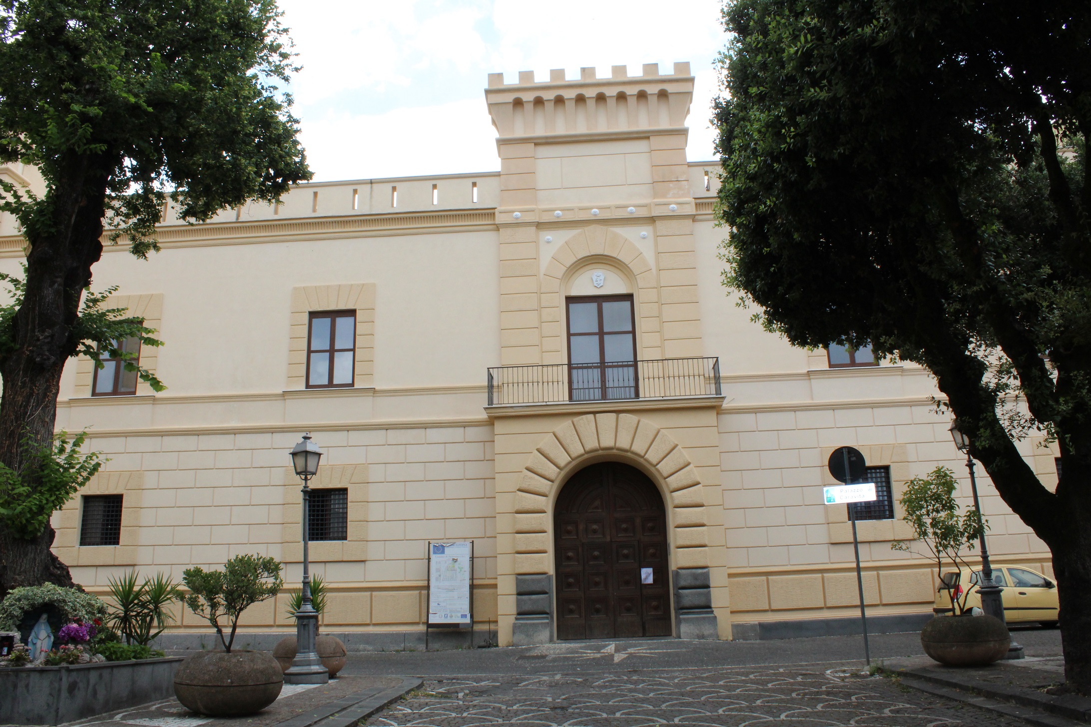 Foto Palazzo Caravita 1- sirignano