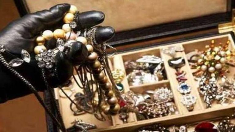 Sventata rapina ad una gioielleria, in manette due rumeni: la banda aveva colpito già un mese fa