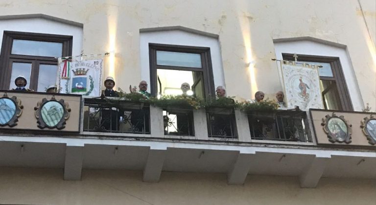 VIDEO/ “Amministrazione stabile e Avellino in Serie B”: l’augurio del Vescovo all’alzata del “Pannetto”