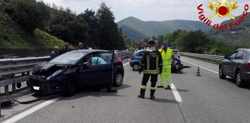 Viadotto Acqualonga, terribile incidente tra due auto: quattro feriti