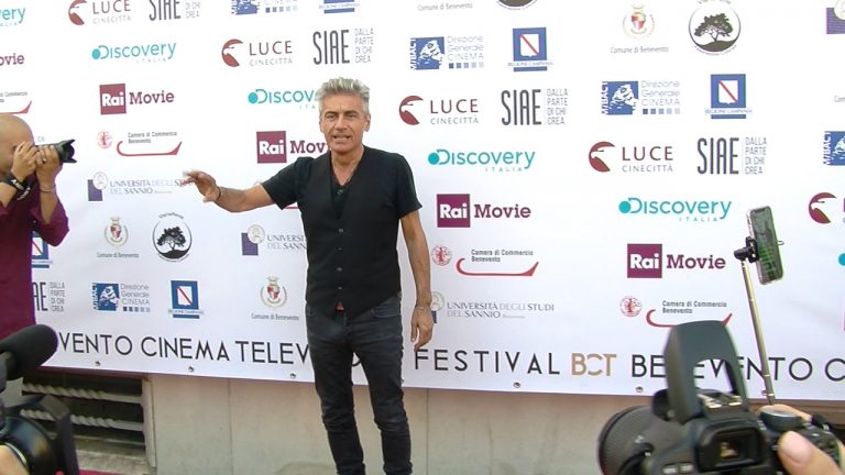 VIDEO/ Ligabue a Benevento, la rockstar si confessa tra palco e realtà