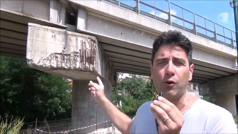 VIDEO/ Ponte pericolante ad Ariano: alto rischio per automobilisti e abitazioni circostanti
