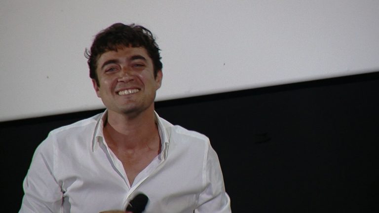VIDEO/ Backstage, Riccardo Scamarcio: “Odiavo la scuola, ero un ribelle. Mi ha salvato il cinema”