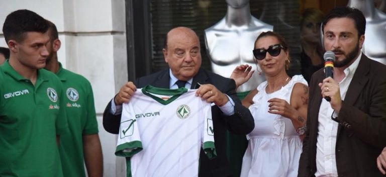 VIDEO/ Avellino, festa col broncio: prima le maglie, poi il caos iscrizione