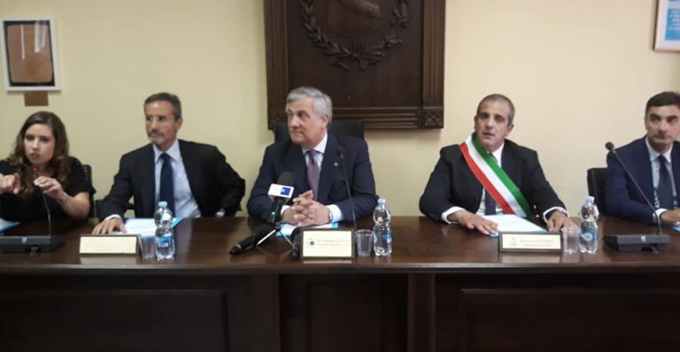 VIDEO/ Tajani a Pratola Serra rilancia la FCA: “L’industria dell’auto ha un futuro anche in Irpinia”