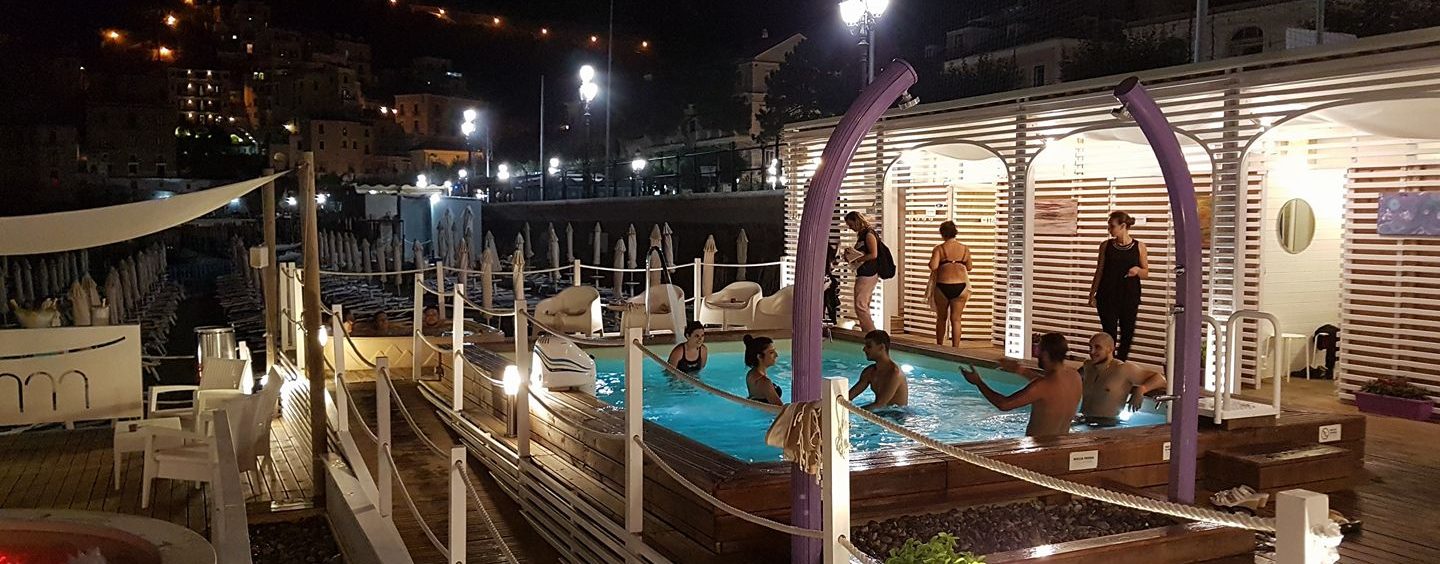 La notte di San Lorenzo alla SPA di Minori: apertura serale con percorso benessere, bagno in mare e bollicine