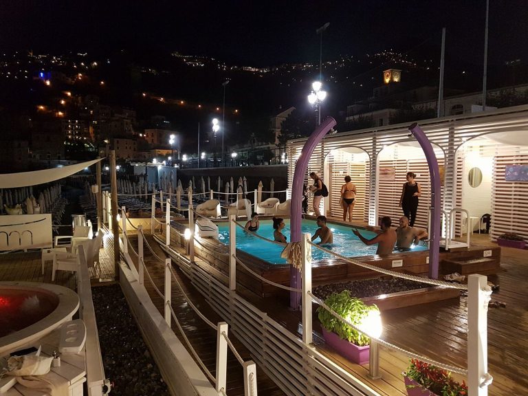 La notte di San Lorenzo alla SPA di Minori: apertura serale con percorso benessere, bagno in mare e bollicine