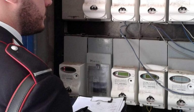 Furto di energia elettrica: 56enne ai domiciliari