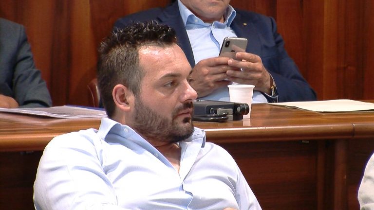 “Sono uscito sul balcone per spararli in testa”: Genovese era pronto a vendicarsi dei Galdieri