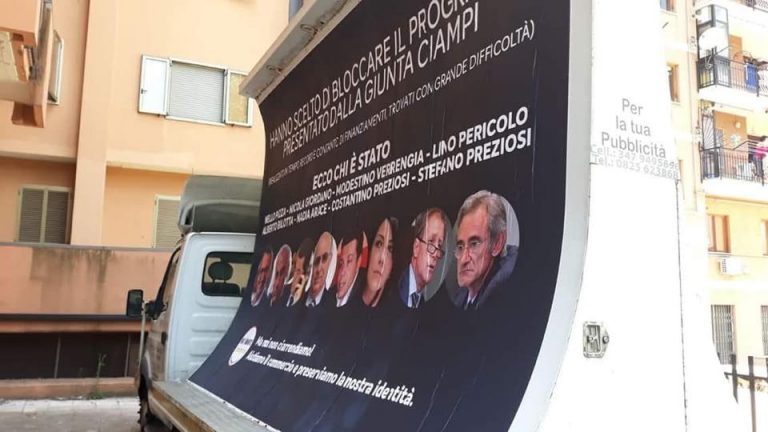 Caso “vele”, Ferragosto e sfiducia: i “dissidenti” del M5s in conferenza stampa