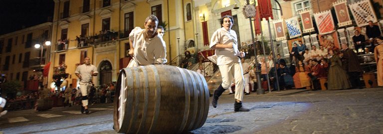 Palio della Botte 2018, trionfa Contrada Bellezze in un’avvincente sfida all’ultimo battito