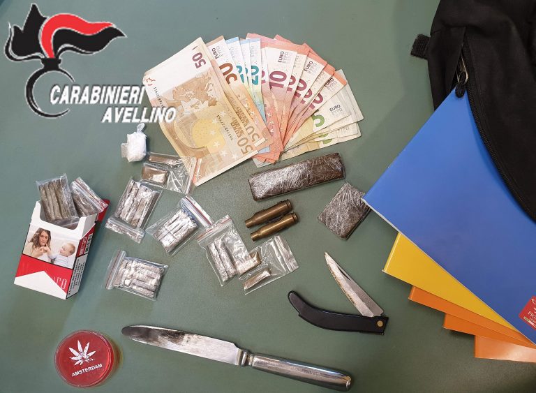 A scuola con hashish, cocaina e un coltello: arrestato 19enne