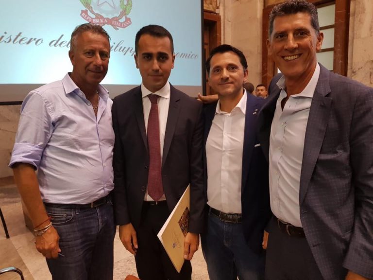 Accordo Ilva, Spera tra i protagonisti: “Con il Governo ottenuto un risultato storico. Ora tocca ai lavoratori dell’Irisbus”