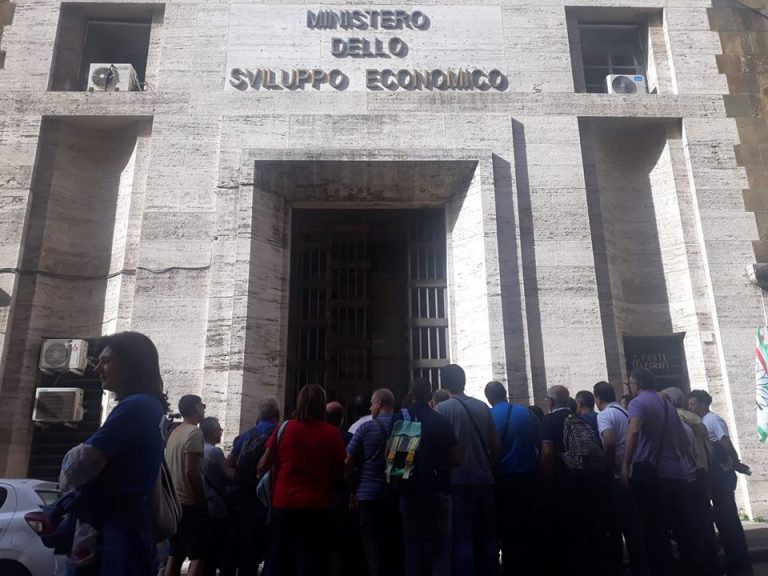 “Polo pubblico e produzione in Italia”: ex Irisbus, tappa decisiva al Mise