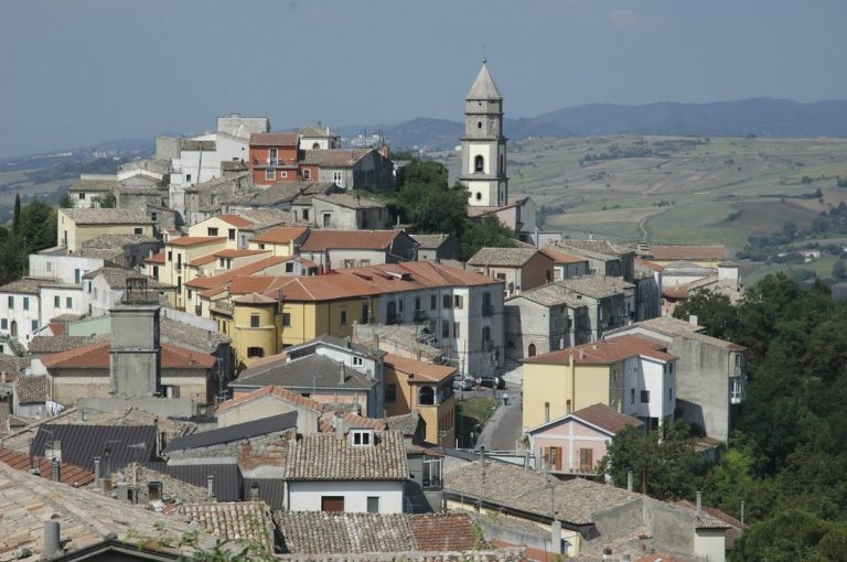 Ore di attesa ad Andretta: sospetto Covid per un’anziana
