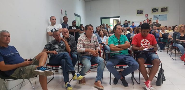 Ex Ipercoop, i lavoratori non cedono: “No ai tagli, incentivi più alti per chi lascia”