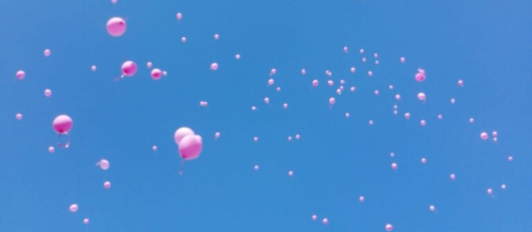 Camminata Rosa, monumenti illuminati e Villaggio della Salute in città: Avellino unita per la prevenzione