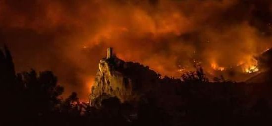 Inferno sul monte Serra. Centinaia gli sfollati nel Pisano