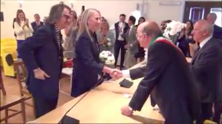 VIDEO/ Gigi Marzullo finalmente dice sì: matrimonio celebrato a Nusco da De Mita